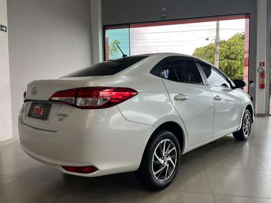TOYOTA-YARIS-2022