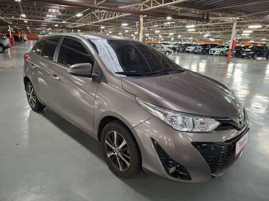 TOYOTA-YARIS-2018