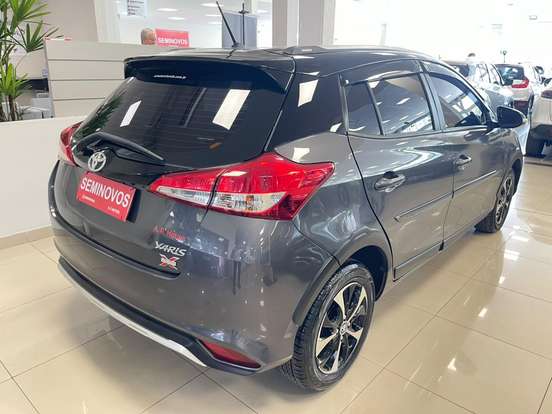 TOYOTA-YARIS-2021