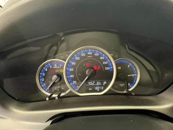 TOYOTA-YARIS-2024