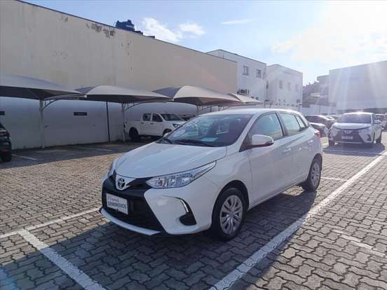 TOYOTA-YARIS-2024