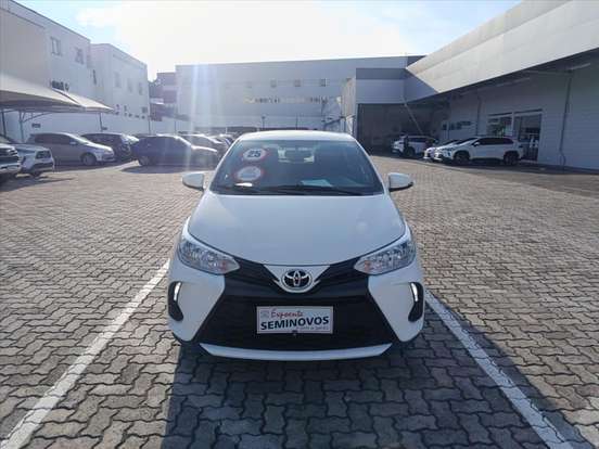 TOYOTA-YARIS-2024