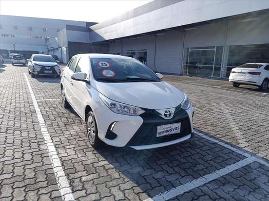 TOYOTA-YARIS-2024