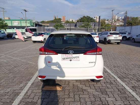 TOYOTA-YARIS-2024