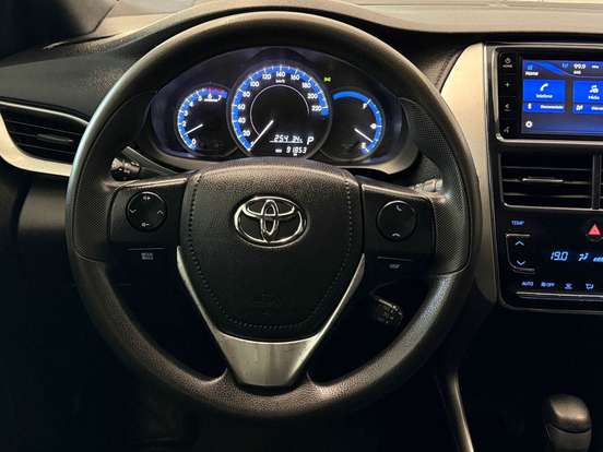 TOYOTA-YARIS-2020