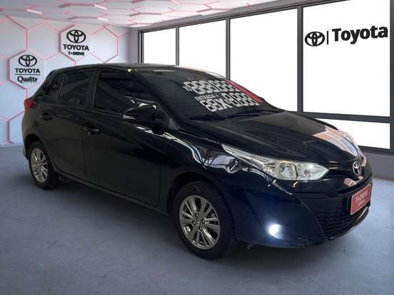 TOYOTA-YARIS-2021