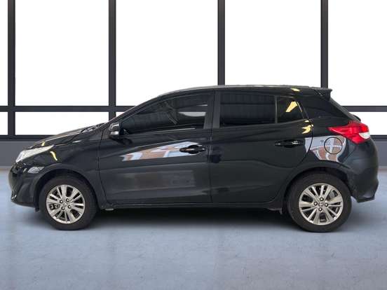 TOYOTA-YARIS-2021