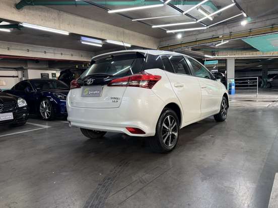 TOYOTA-YARIS-2021