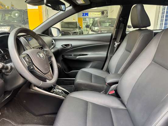 TOYOTA-YARIS-2024