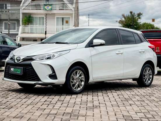 TOYOTA-YARIS-2022