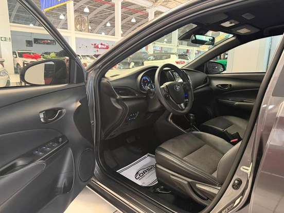 TOYOTA-YARIS-2024