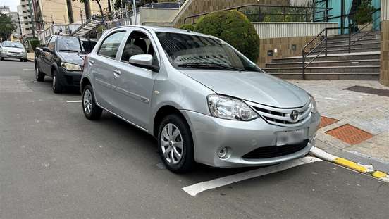 TOYOTA-ETIOS-2013