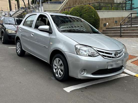 TOYOTA-ETIOS-1.3 X 16V FLEX 4P MANUAL TOYOTA-ETIOS-2013