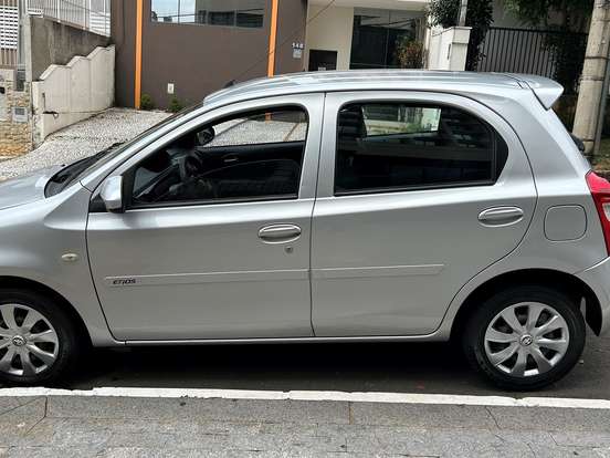 TOYOTA-ETIOS-1.3 X 16V FLEX 4P MANUAL TOYOTA-ETIOS-2013