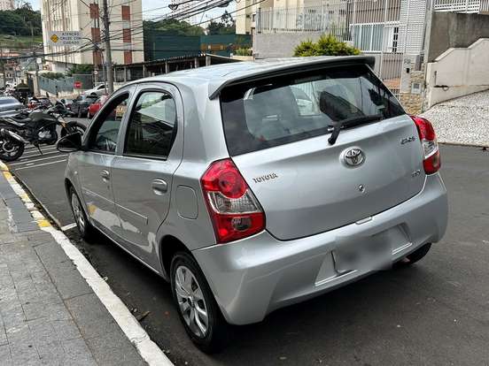 TOYOTA-ETIOS-1.3 X 16V FLEX 4P MANUAL TOYOTA-ETIOS-2013