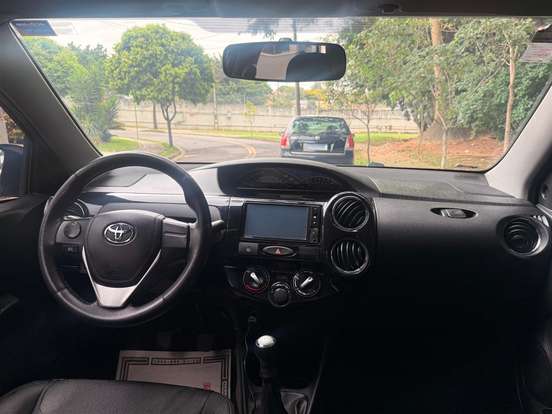 TOYOTA-ETIOS-2015