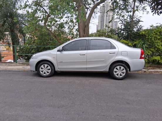 TOYOTA-ETIOS-2013