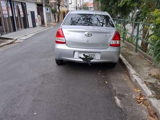 TOYOTA-ETIOS-1.5 XS SEDAN 16V FLEX 4P MANUAL TOYOTA-ETIOS-2013