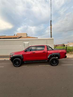 TOYOTA-HILUX-2.8 D-4D TURBO DIESEL CD GR-S 4X4 AUTOMÁTICO TOYOTA-HILUX-2024