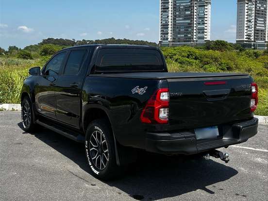 TOYOTA-HILUX-2.8 D-4D TURBO DIESEL CD SRX 4X4 AUTOMÁTICO TOYOTA-HILUX-2021