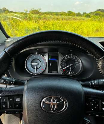 TOYOTA-HILUX-2021