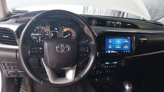 TOYOTA-HILUX-2.8 D-4D TURBO DIESEL CD SRX 4X4 AUTOMÁTICO TOYOTA-HILUX-2024