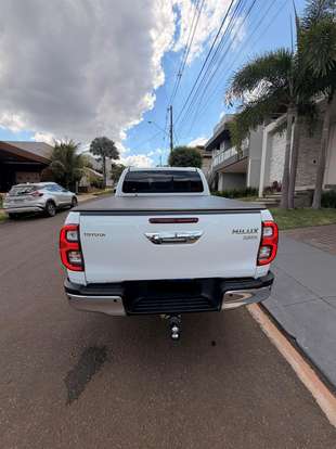 TOYOTA-HILUX-2025