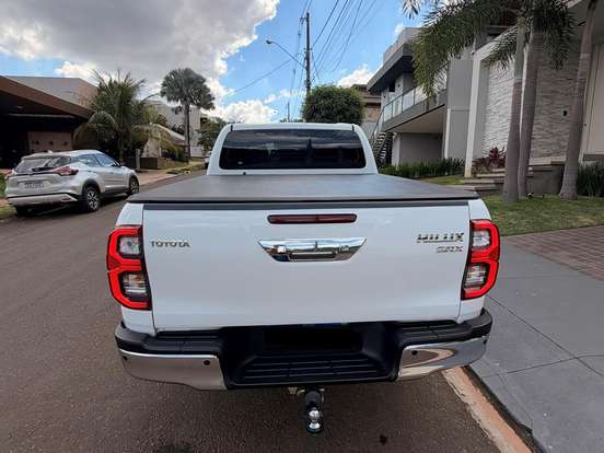 TOYOTA-HILUX-2.8 D-4D TURBO DIESEL CD SRX 4X4 AUTOMÁTICO TOYOTA-HILUX-2025