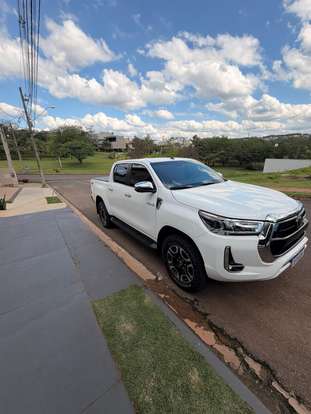 TOYOTA-HILUX-2025
