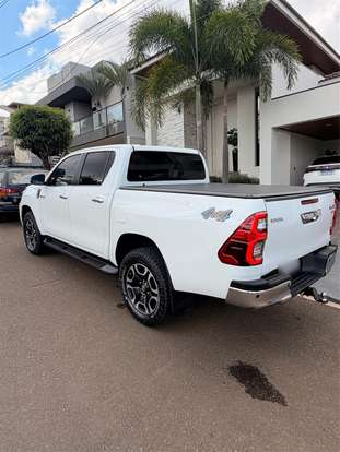TOYOTA-HILUX-2025