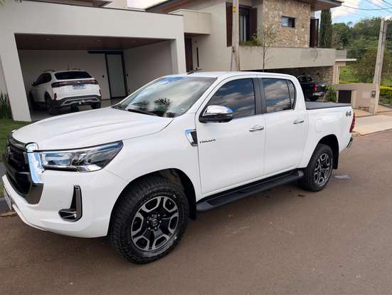 TOYOTA-HILUX-2025