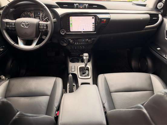 TOYOTA-HILUX-2.8 D-4D TURBO DIESEL CD SRX 4X4 AUTOMÁTICO TOYOTA-HILUX-2025