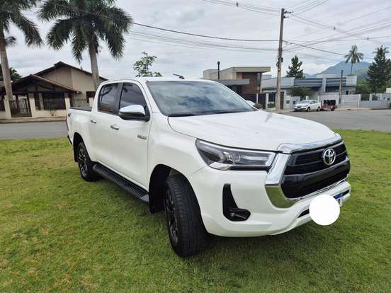 TOYOTA-HILUX-2.8 D-4D TURBO DIESEL CD SRX 4X4 AUTOMÁTICO TOYOTA-HILUX-2024