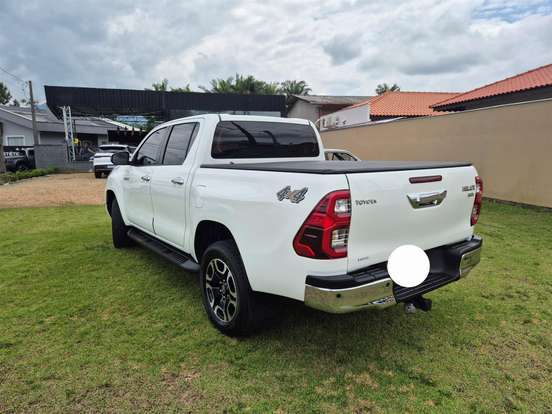 TOYOTA-HILUX-2024