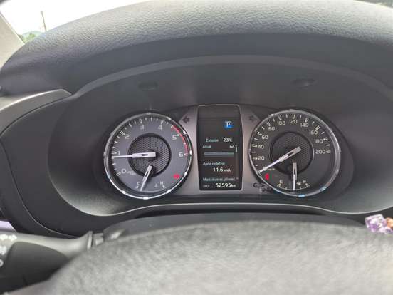 TOYOTA-HILUX-2.8 D-4D TURBO DIESEL CD SRX 4X4 AUTOMÁTICO TOYOTA-HILUX-2024