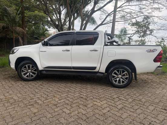 TOYOTA-HILUX-2.8 SRX 4X4 CD 16V DIESEL 4P AUTOMÁTICO TOYOTA-HILUX-2017