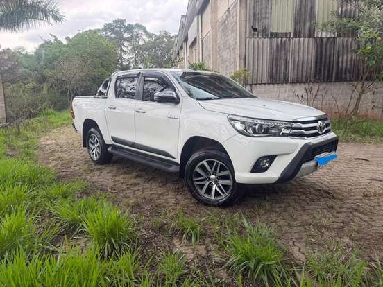 TOYOTA-HILUX-2017