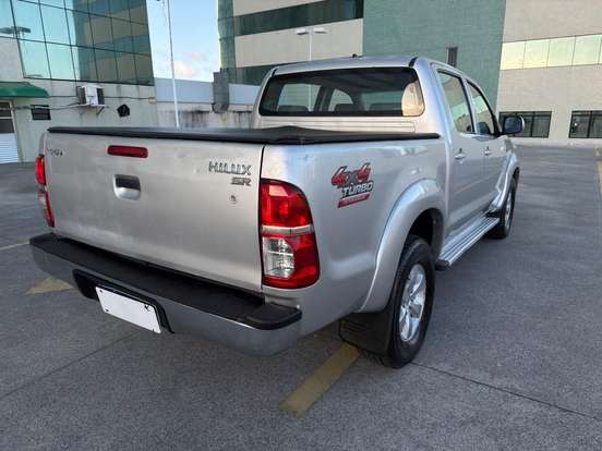 TOYOTA-HILUX-2012