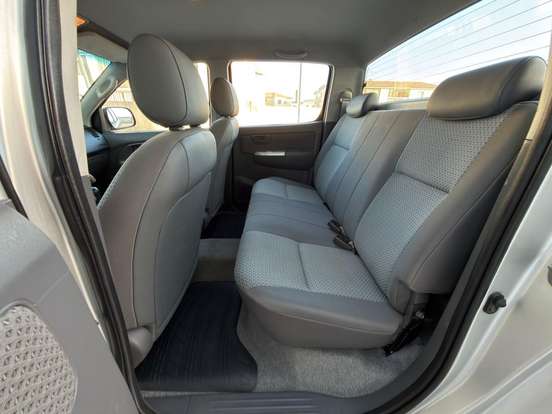TOYOTA-HILUX-2012