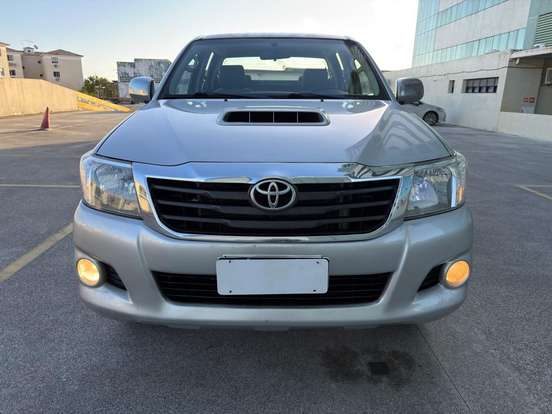 TOYOTA-HILUX-2012
