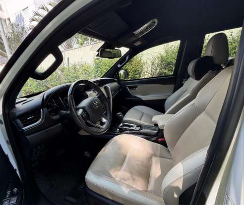 TOYOTA-HILUX SW4-2022