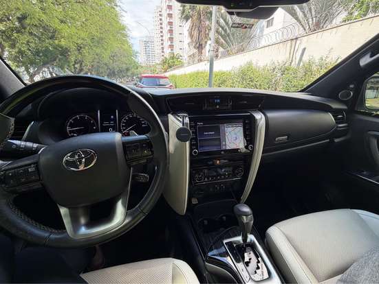 TOYOTA-HILUX SW4-2022