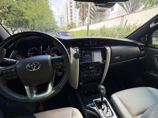 TOYOTA-HILUX SW4-2.8 D-4D TURBO DIESEL DIAMOND 7L 4X4 AUTOMÁTICO TOYOTA-HILUX SW4-2022
