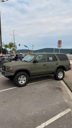 TOYOTA HILUX SW4 3.0 4X4 8V TURBO DIESEL 4P MANUAL