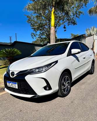 TOYOTA-YARIS-2022