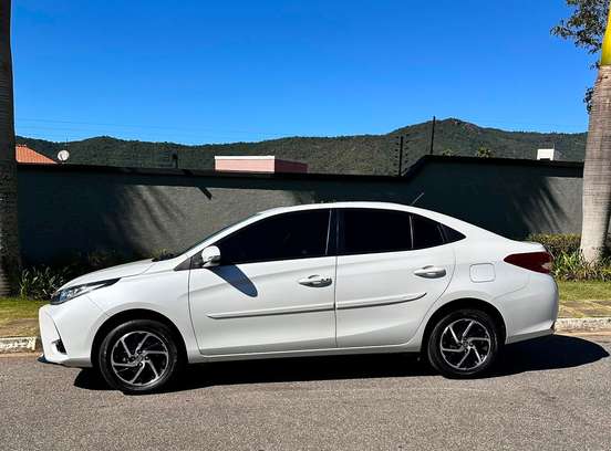 TOYOTA-YARIS-2022