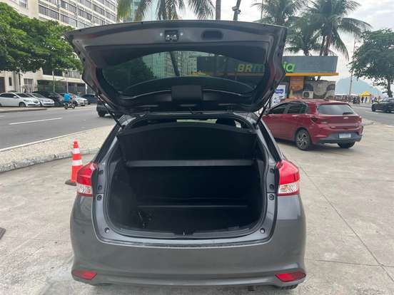 TOYOTA-YARIS-2022