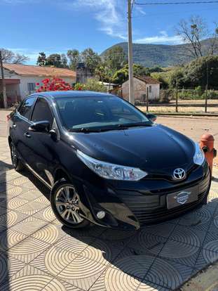 TOYOTA-YARIS-2019