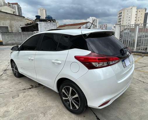 TOYOTA-YARIS-2021