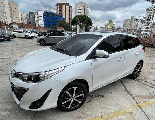 TOYOTA-YARIS-2021